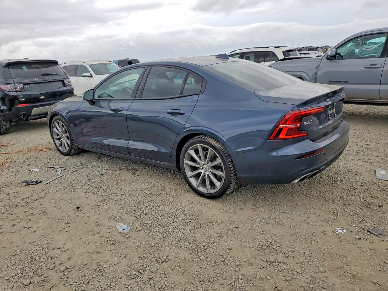 2021 VOLVO S60 T5 MOMENTUM photo 2