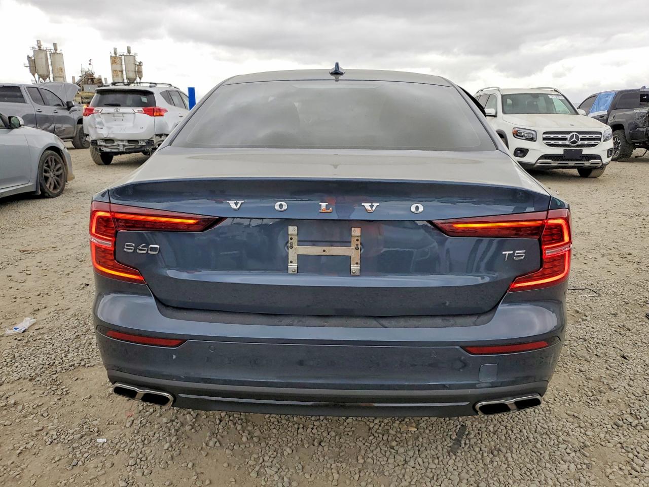 2021 VOLVO S60 T5 MOMENTUM photo 6