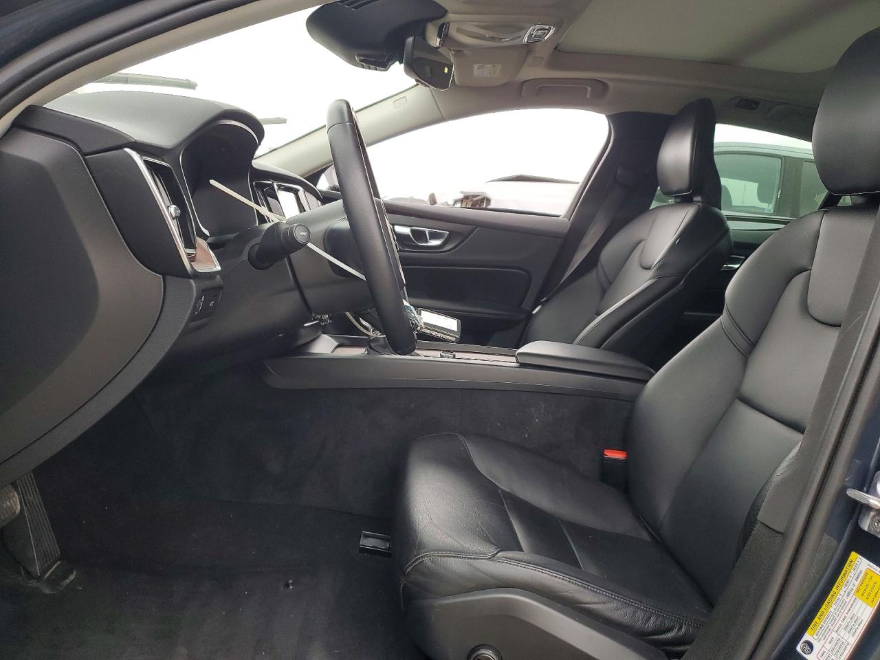 2021 VOLVO S60 T5 MOMENTUM photo 7