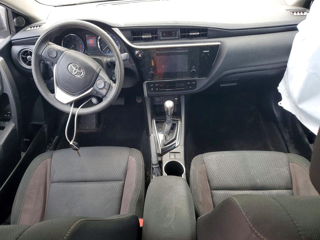 2017 TOYOTA COROLLA LE photo 15