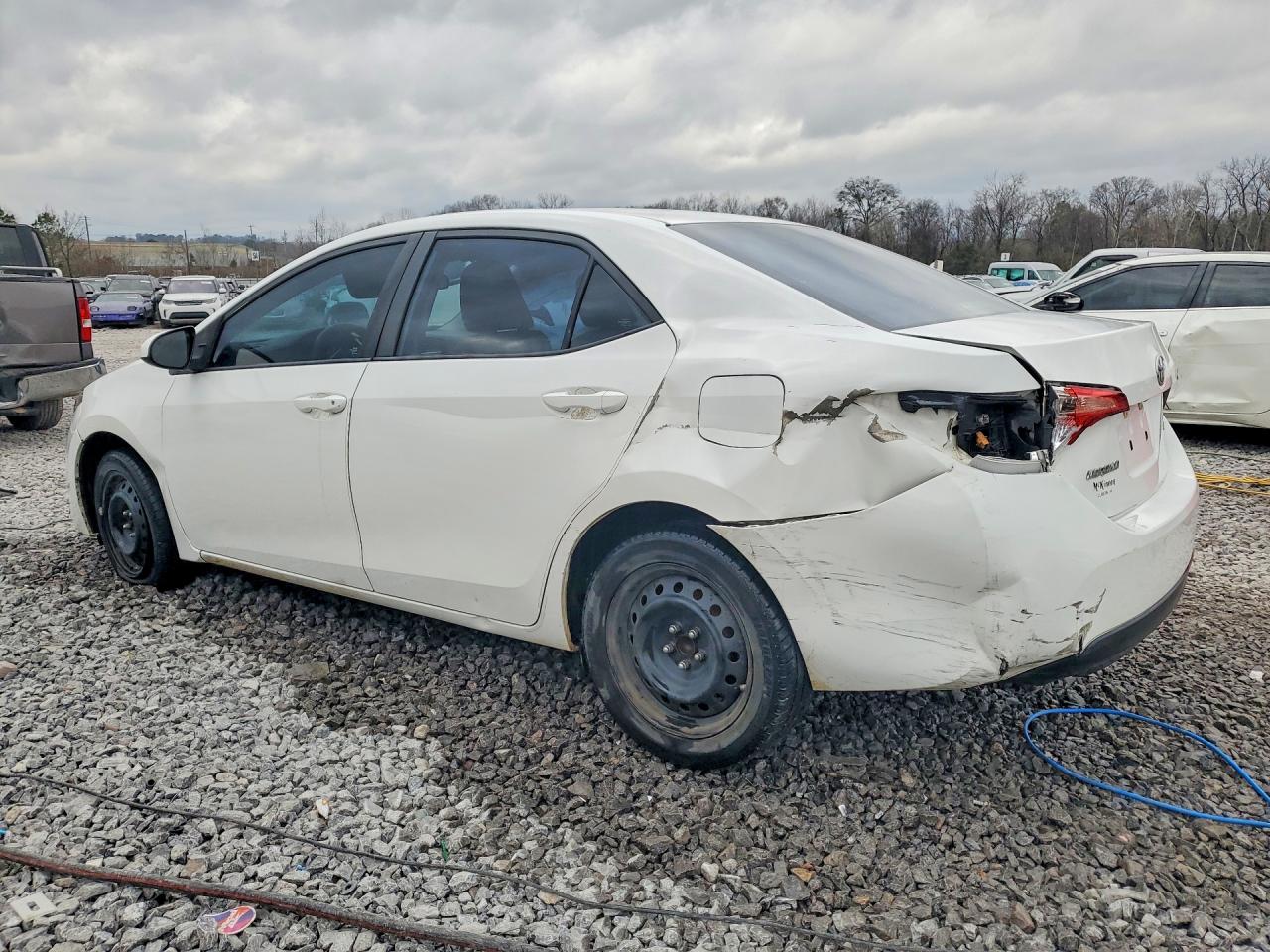 2017 TOYOTA COROLLA LE photo 3