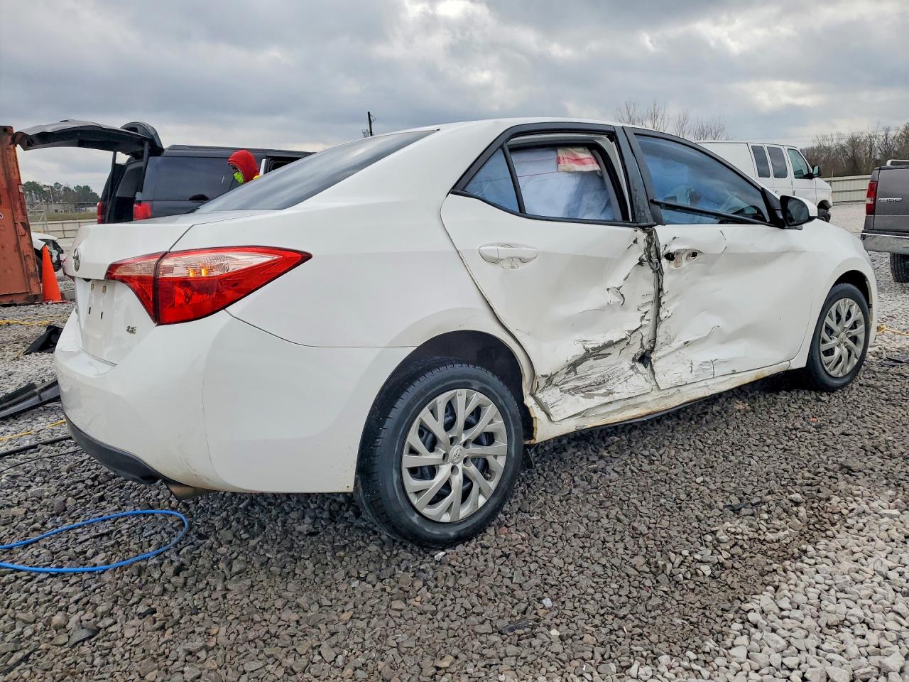 2017 TOYOTA COROLLA LE photo 5