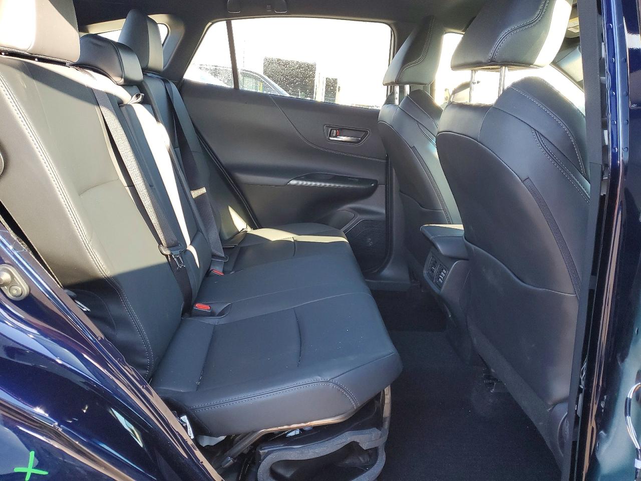 2022 TOYOTA VENZA LE photo 28