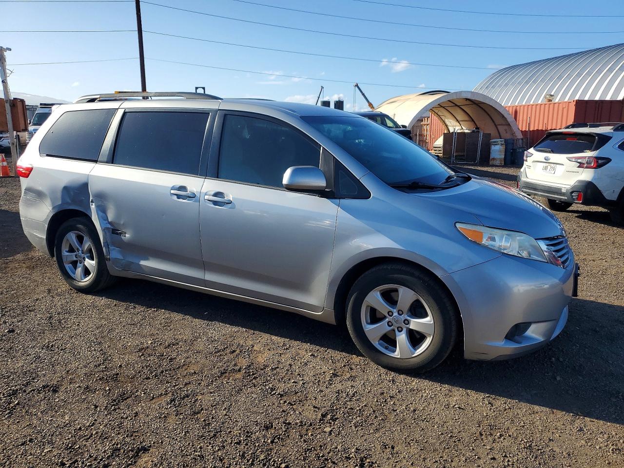 2016 TOYOTA SIENNA photo 7