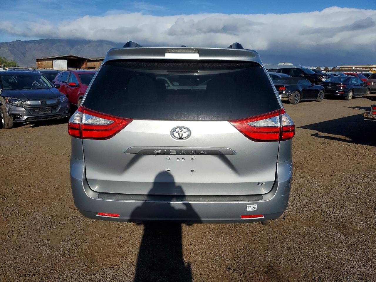 2016 TOYOTA SIENNA photo 11