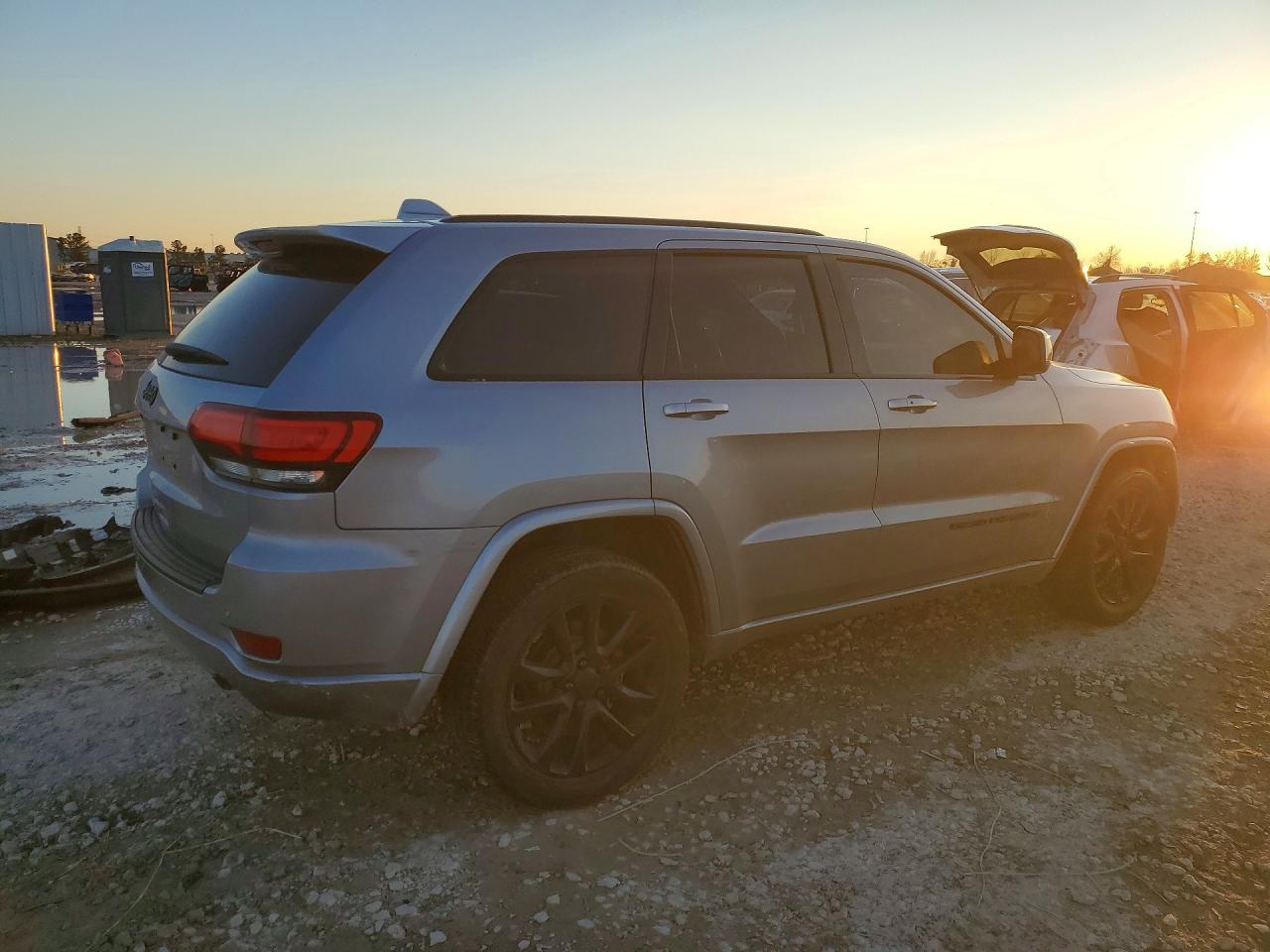 2019 JEEP GRAND CHEROKEE LAREDO photo 5