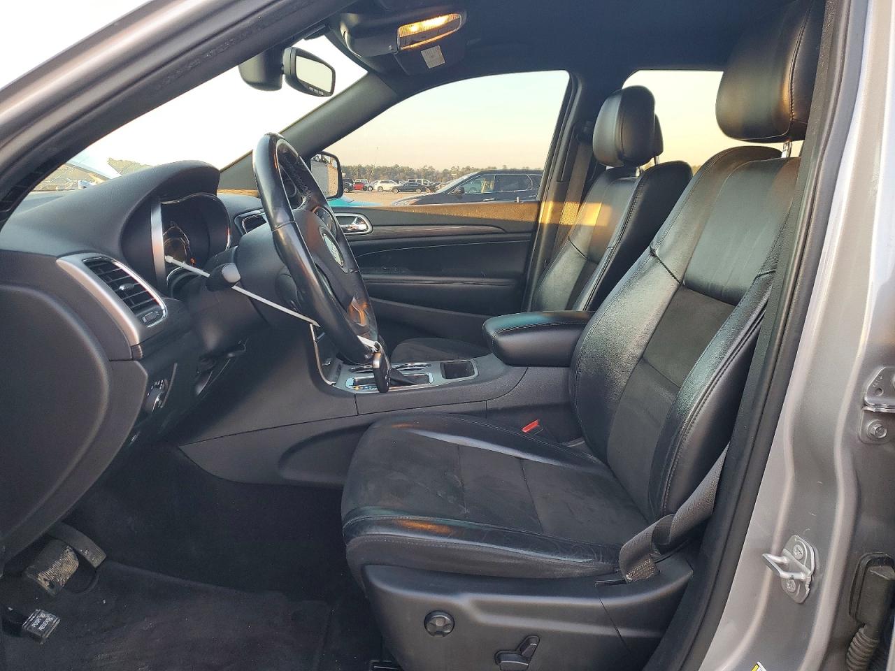 2019 JEEP GRAND CHEROKEE LAREDO photo 13