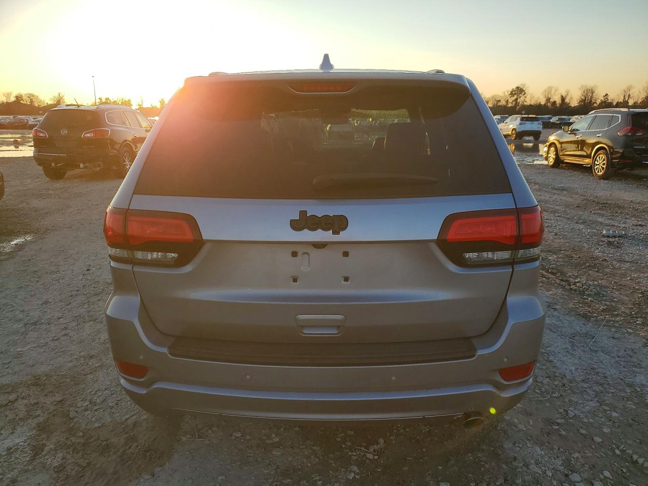 2019 JEEP GRAND CHEROKEE LAREDO photo 11