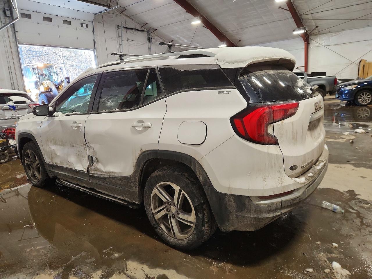 2018 GMC TERRAIN SLT photo 4
