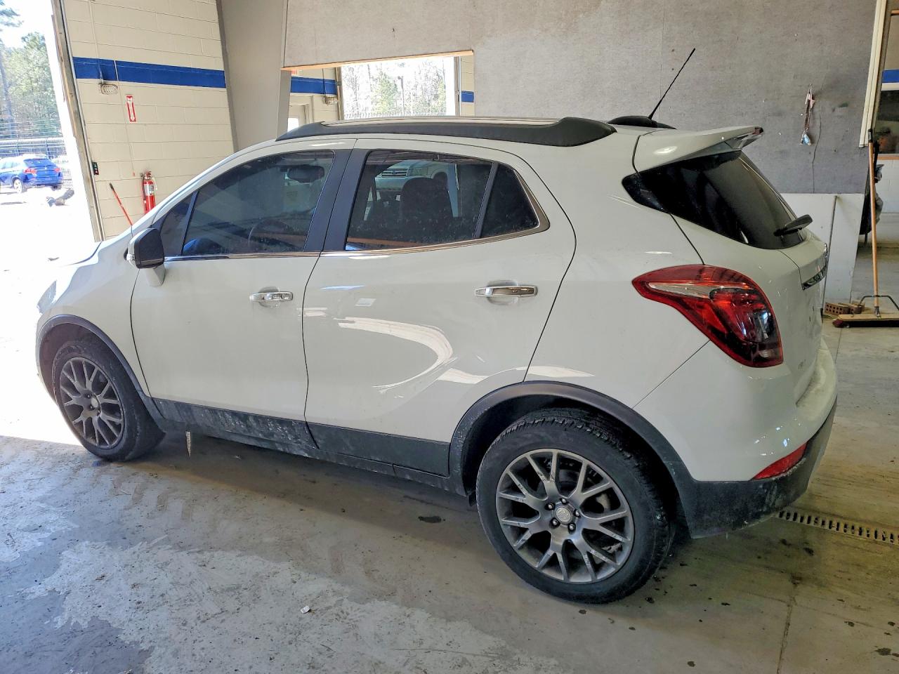 2019 BUICK ENCORE SPORT TOURING photo 2