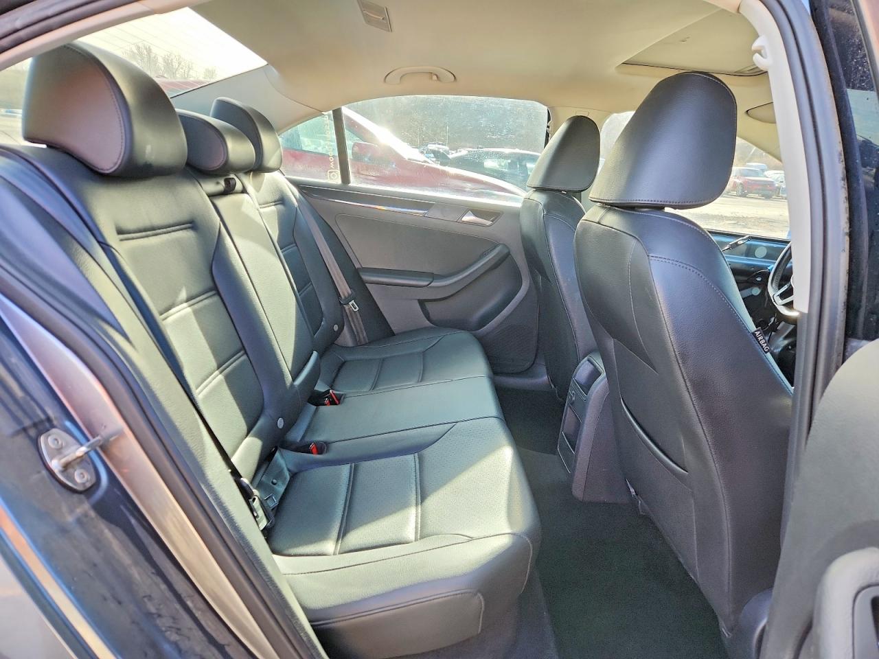 2017 VOLKSWAGEN JETTA SEL photo 19