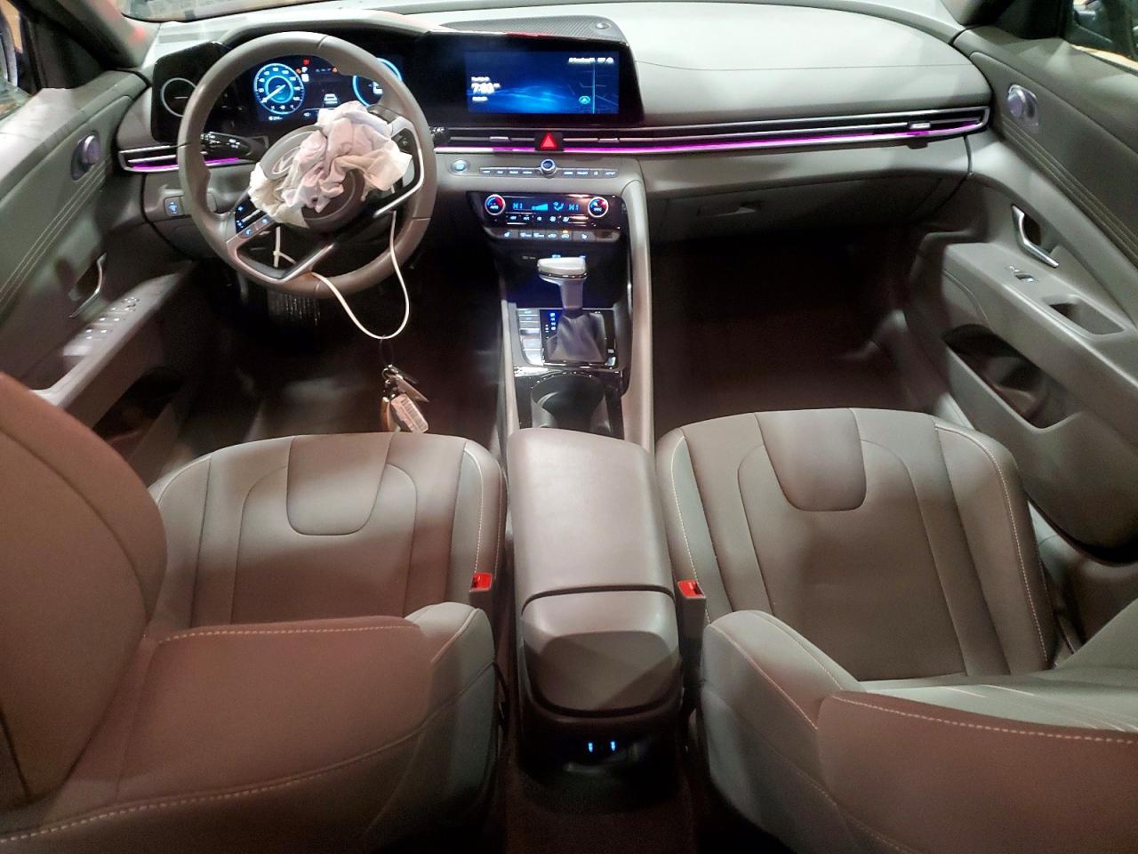 2024 HYUNDAI ELANTRA SEL photo 8