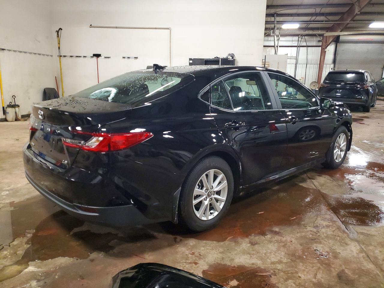 2025 TOYOTA CAMRY XSE photo 3