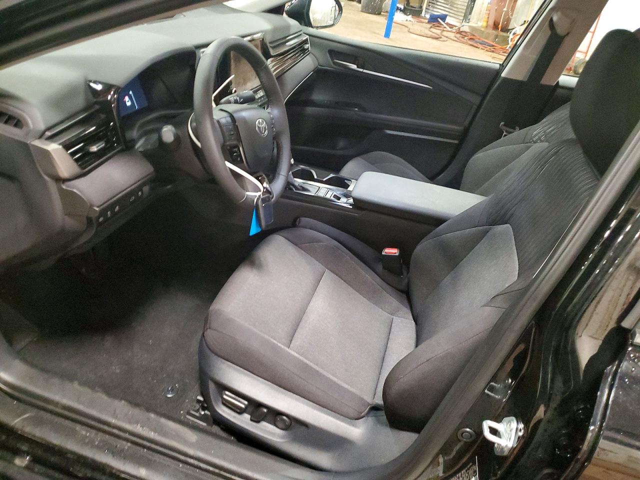 2025 TOYOTA CAMRY XSE photo 7