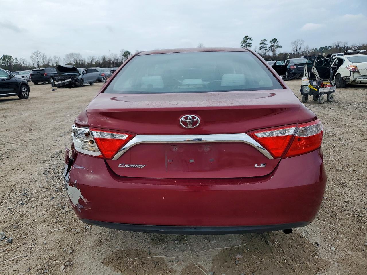 2015 TOYOTA CAMRY LE photo 6