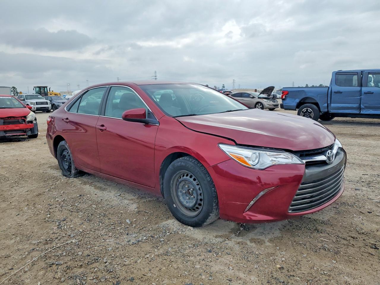 2015 TOYOTA CAMRY LE photo 4
