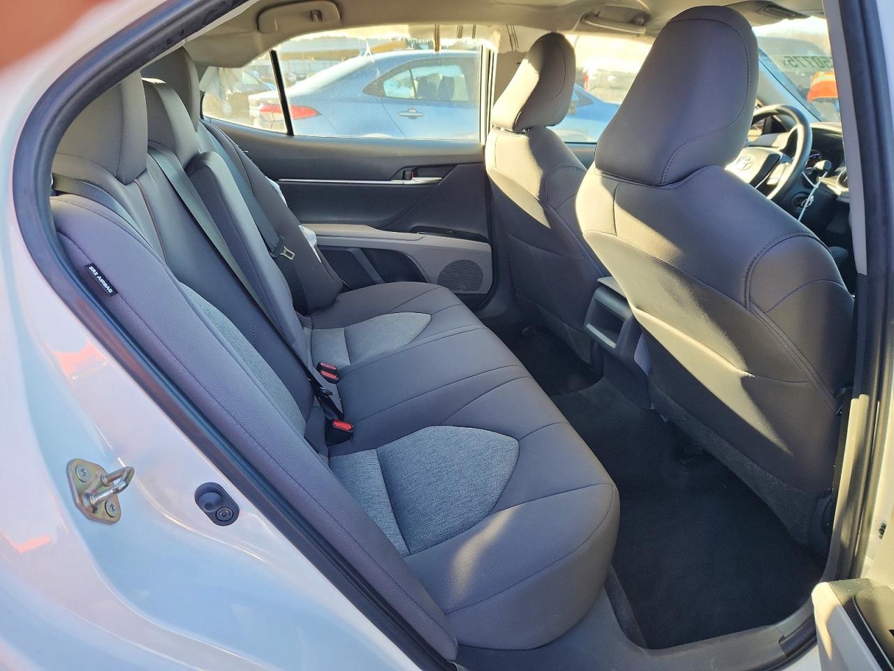 2020 TOYOTA CAMRY LE photo 19