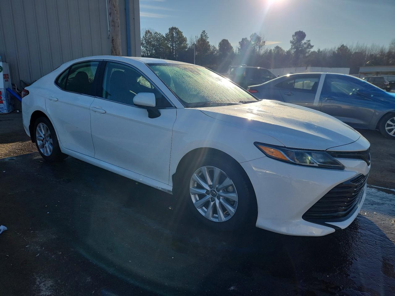 2020 TOYOTA CAMRY LE photo 7