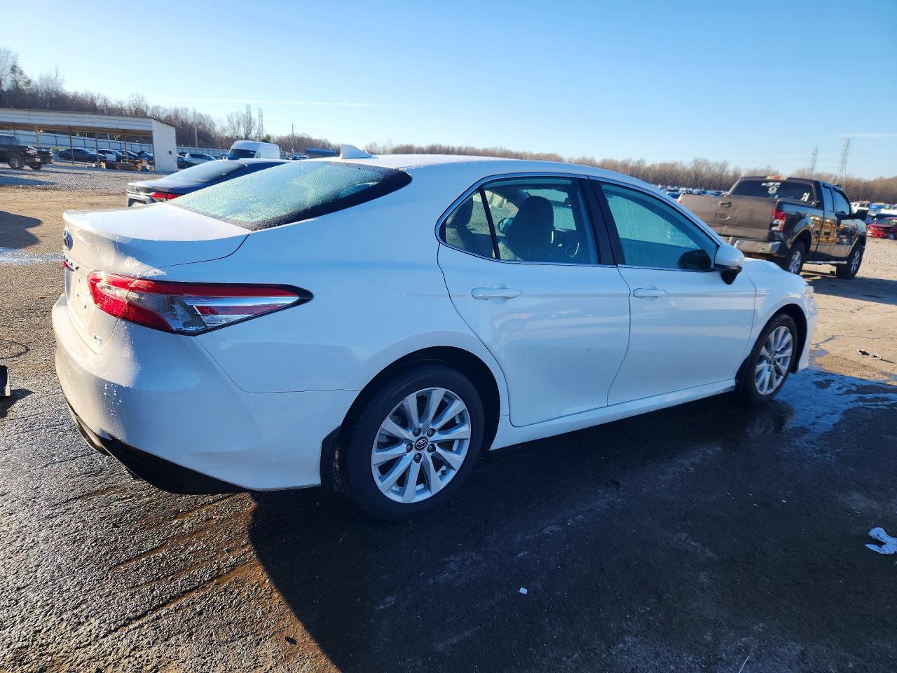 2020 TOYOTA CAMRY LE photo 5