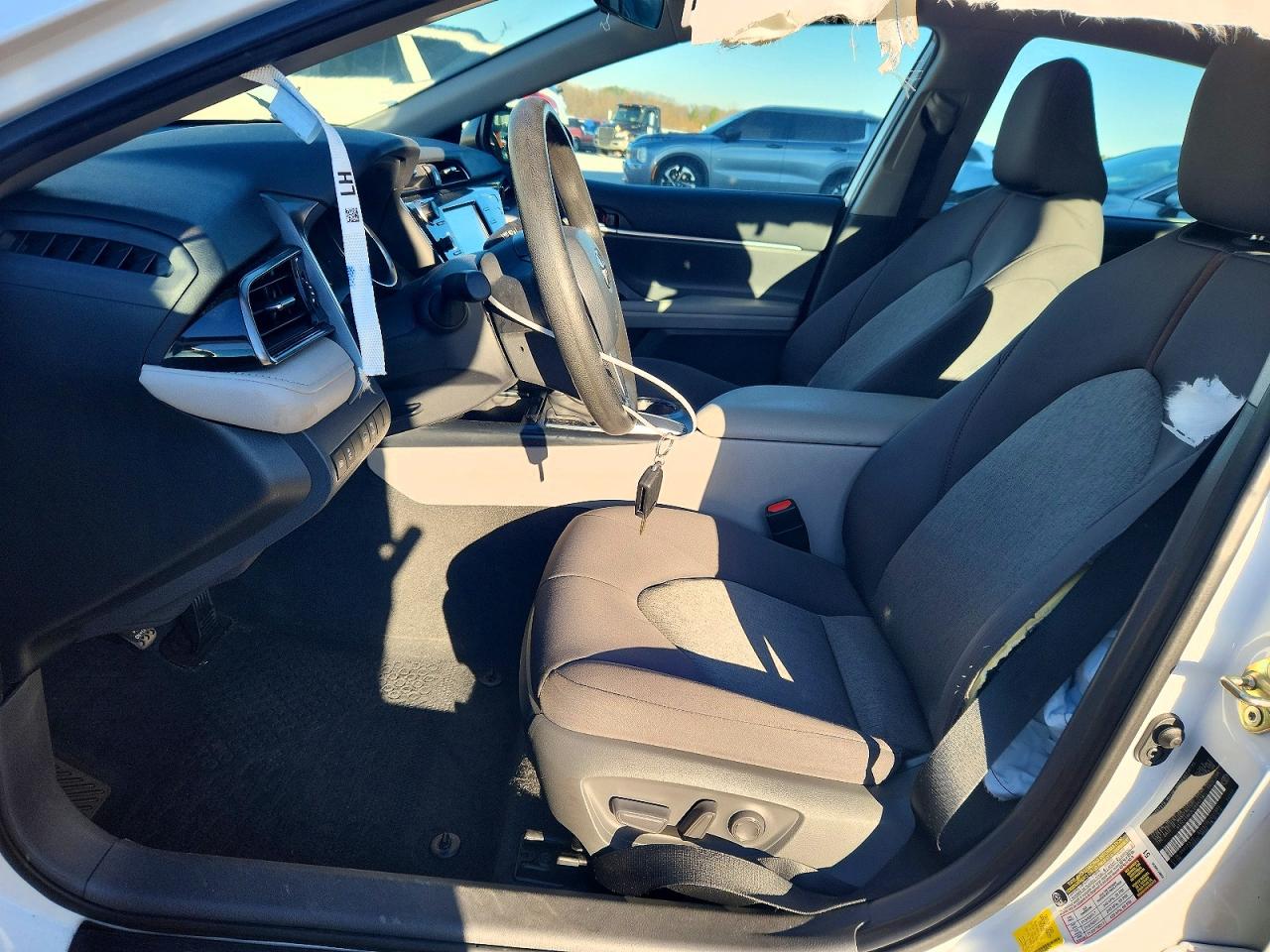 2020 TOYOTA CAMRY LE photo 13