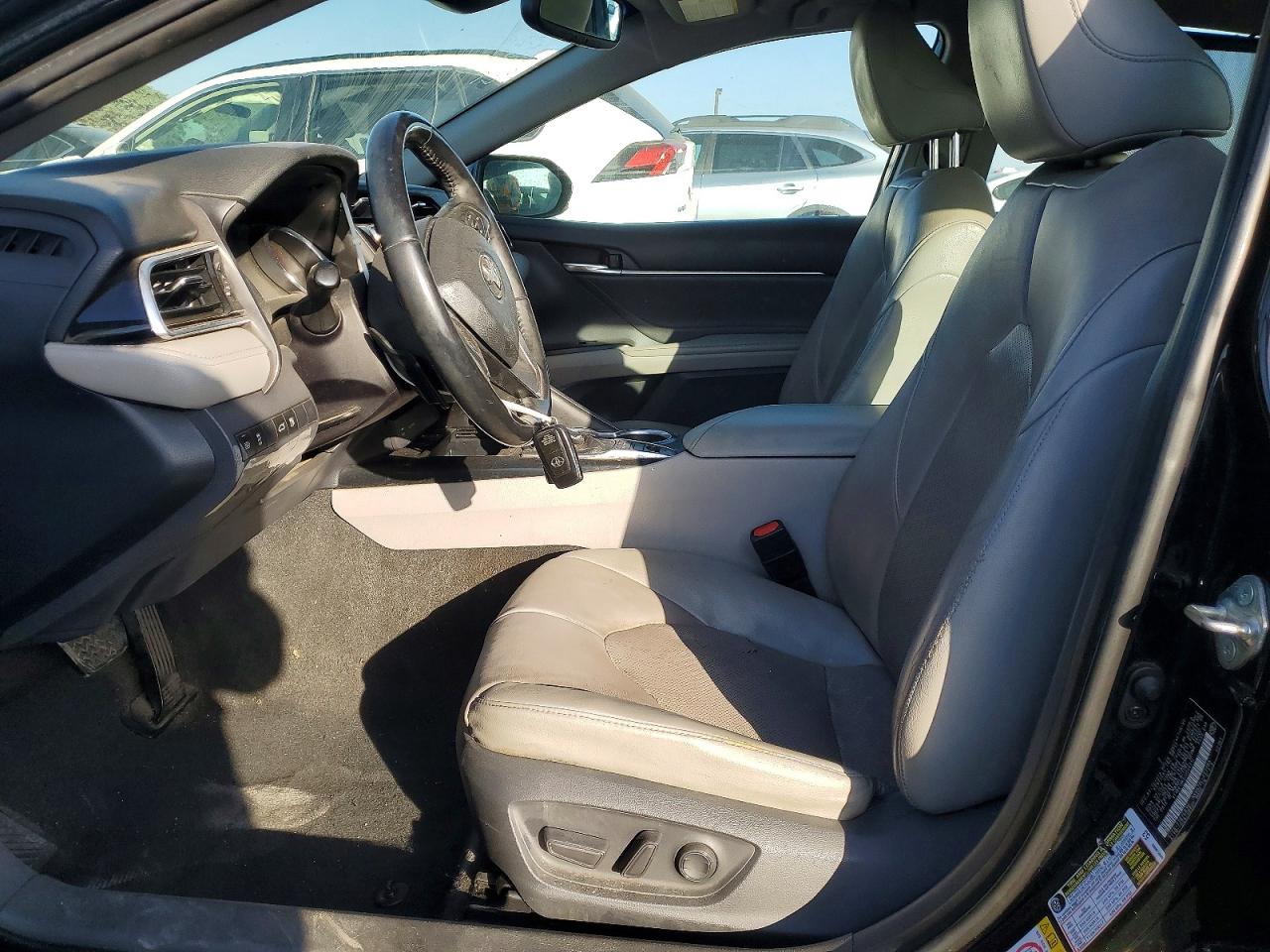 2018 TOYOTA CAMRY XSE photo 13
