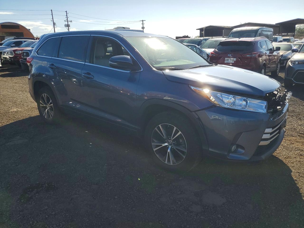 2017 TOYOTA HIGHLANDER LE photo 10