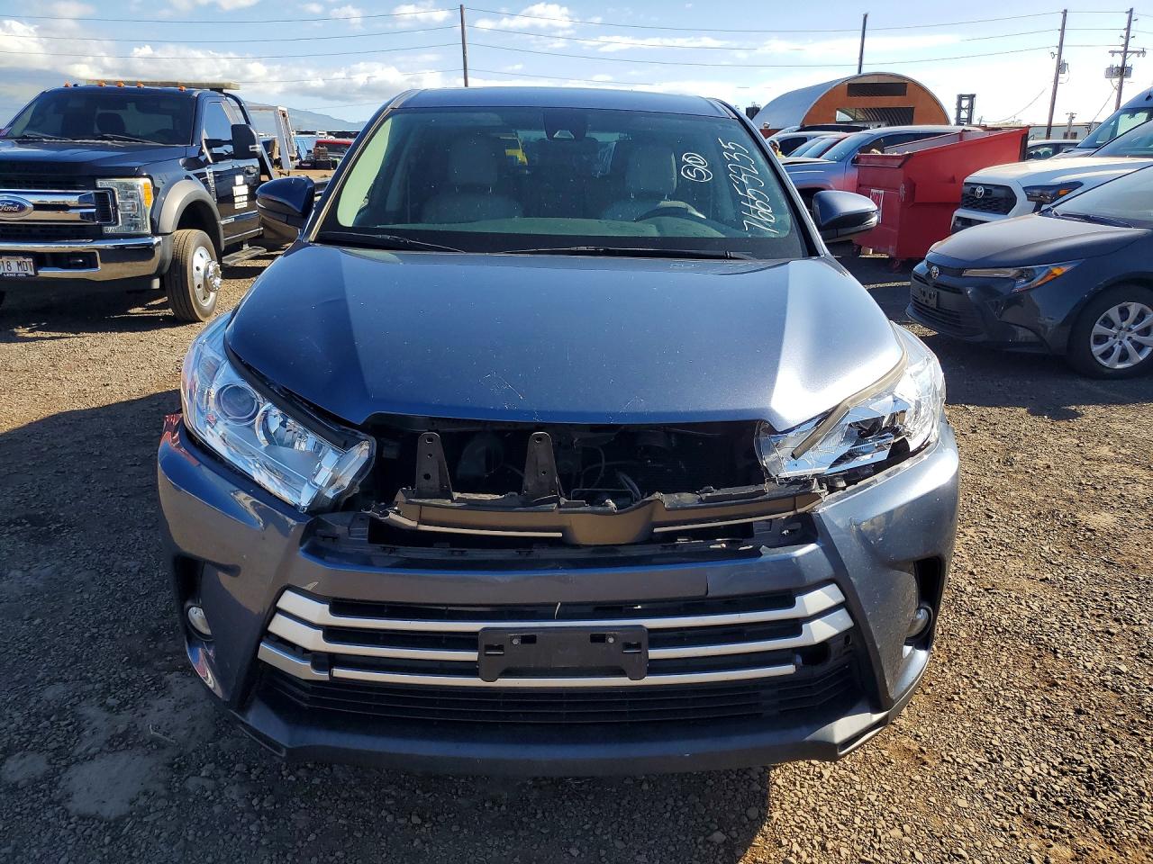 2017 TOYOTA HIGHLANDER LE photo 13