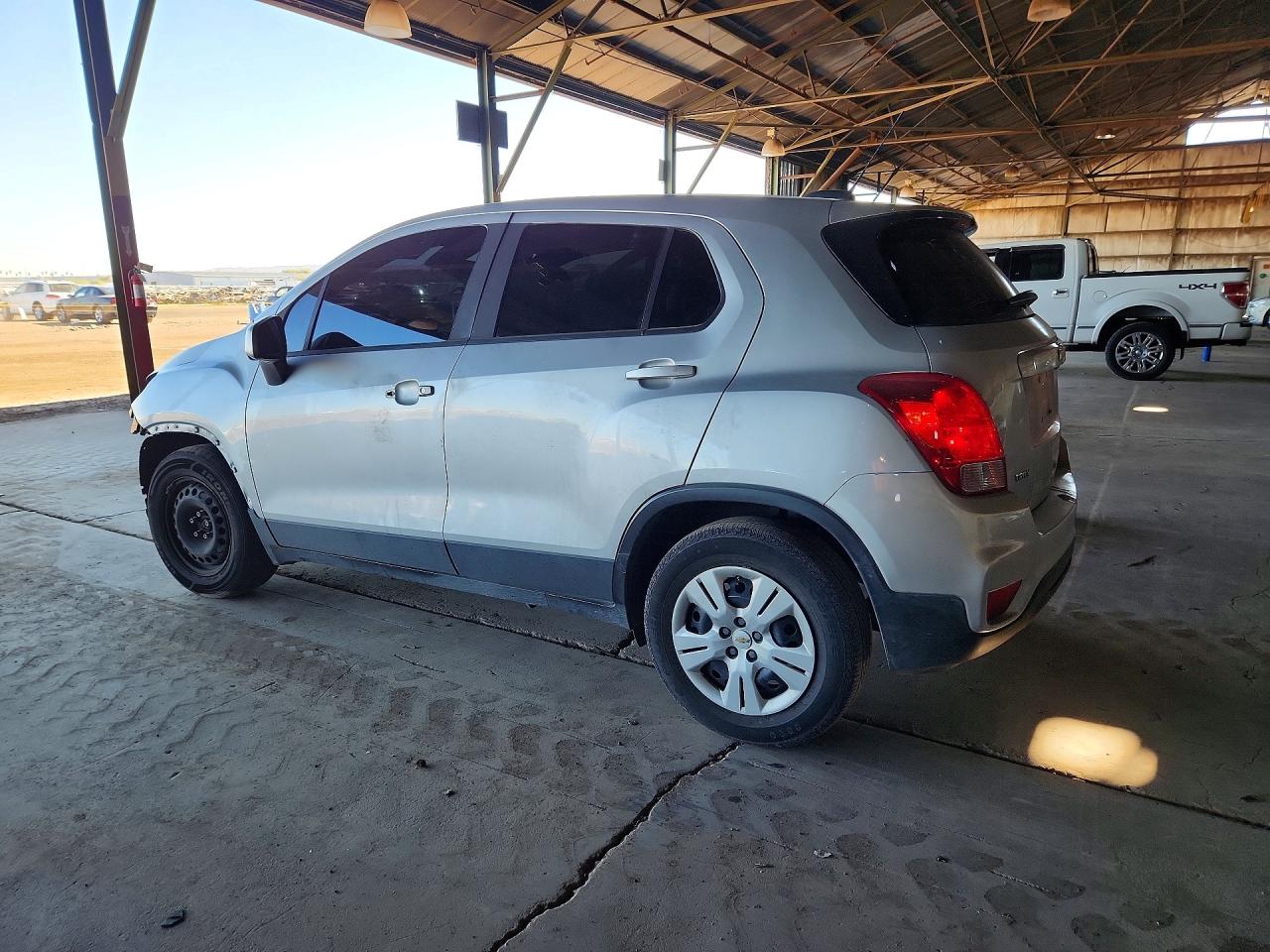 2019 CHEVROLET TRAX LS photo 3