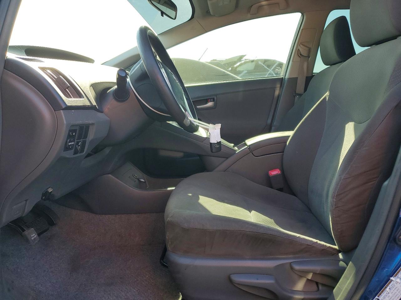 2010 TOYOTA PRIUS III photo 19