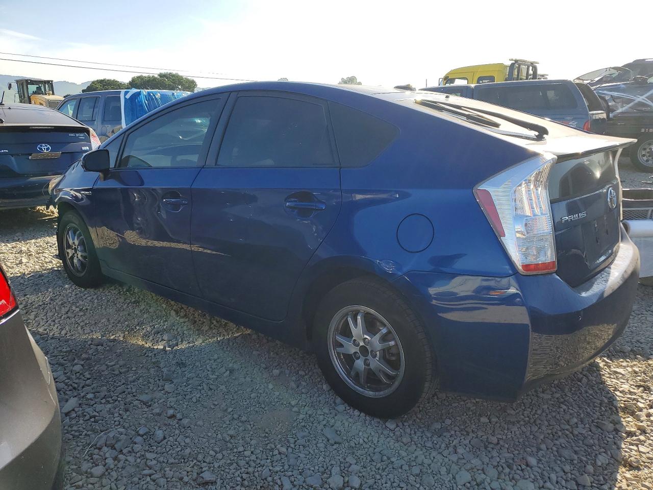 2010 TOYOTA PRIUS III photo 4