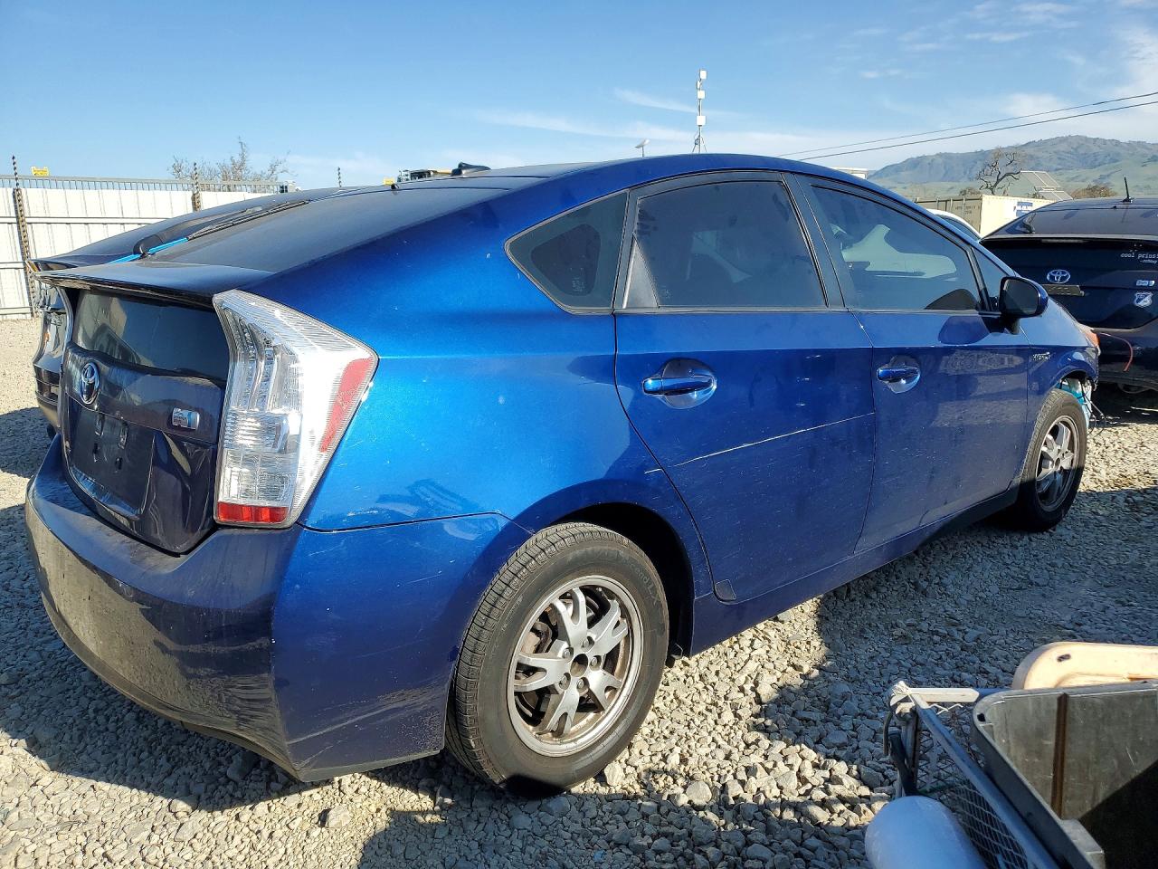 2010 TOYOTA PRIUS III photo 7