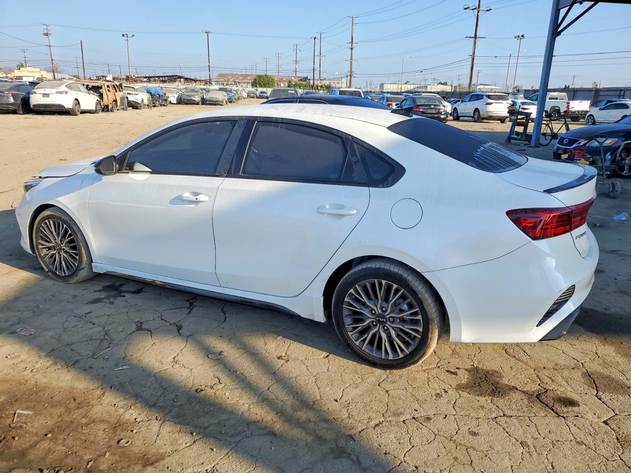 2023 KIA FORTE GT LINE photo 2
