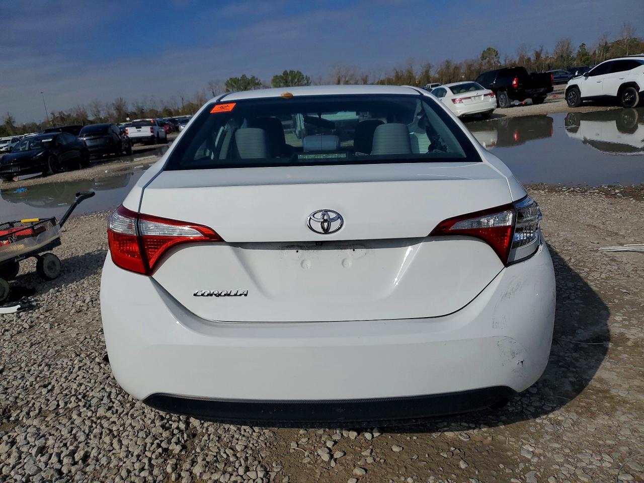 2015 TOYOTA COROLLA photo 16
