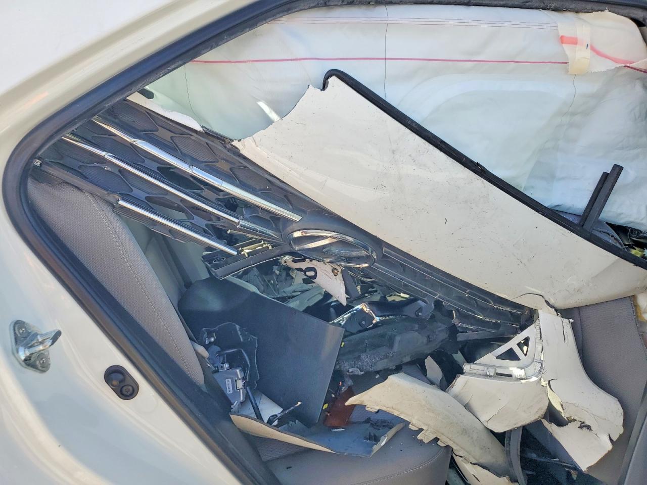 2015 TOYOTA COROLLA photo 28