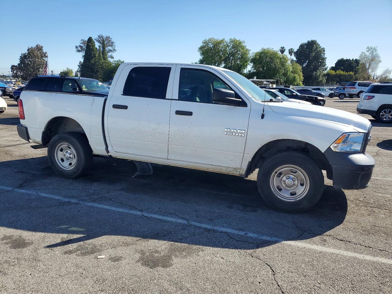 2017 RAM 1500 ST photo 4