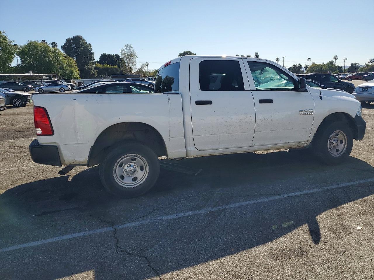 2017 RAM 1500 ST photo 3
