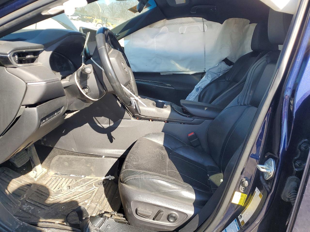 2021 TOYOTA VENZA LE photo 19