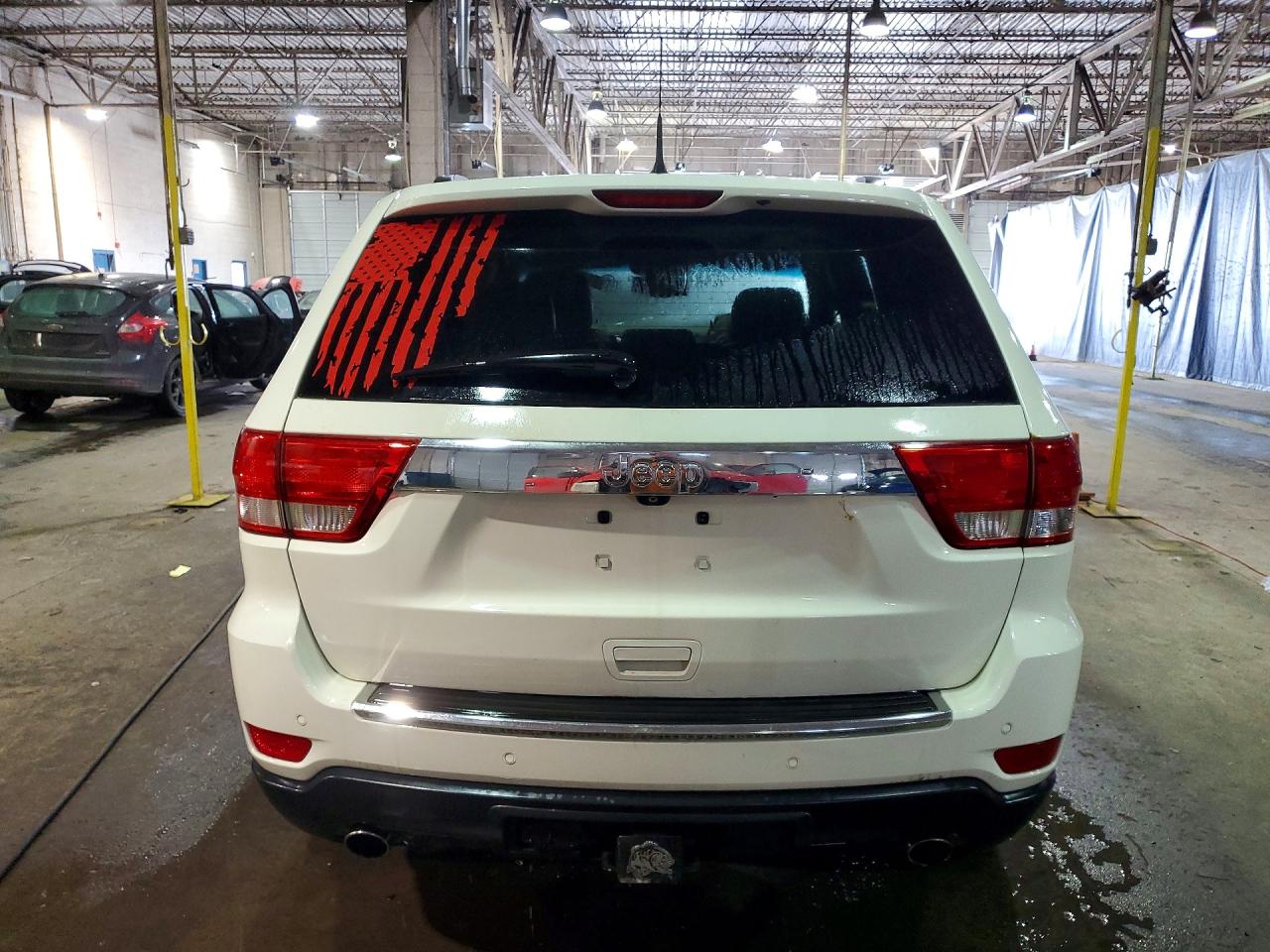 2011 JEEP GRAND CHEROKEE OVERLAND photo 11