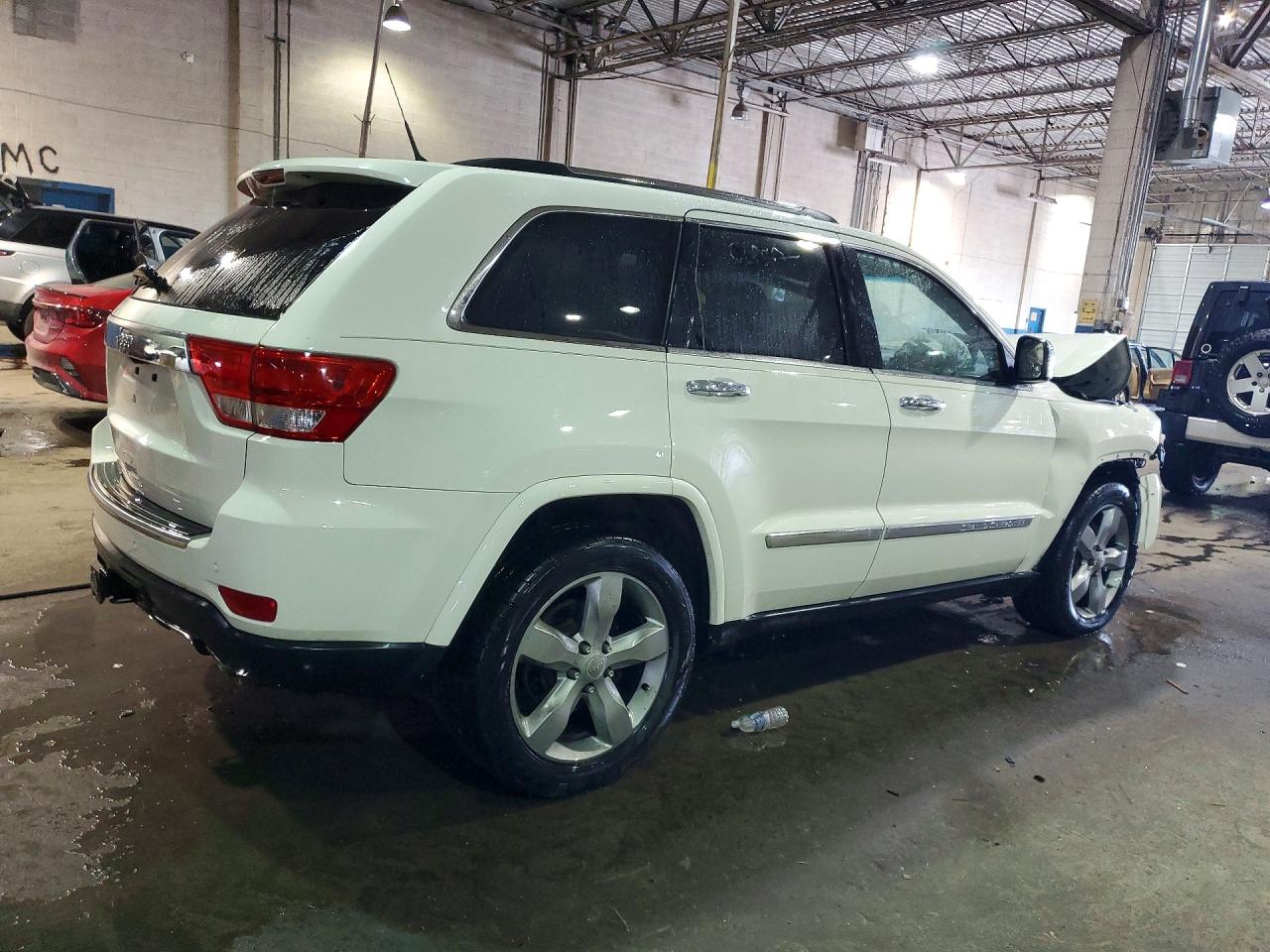 2011 JEEP GRAND CHEROKEE OVERLAND photo 5