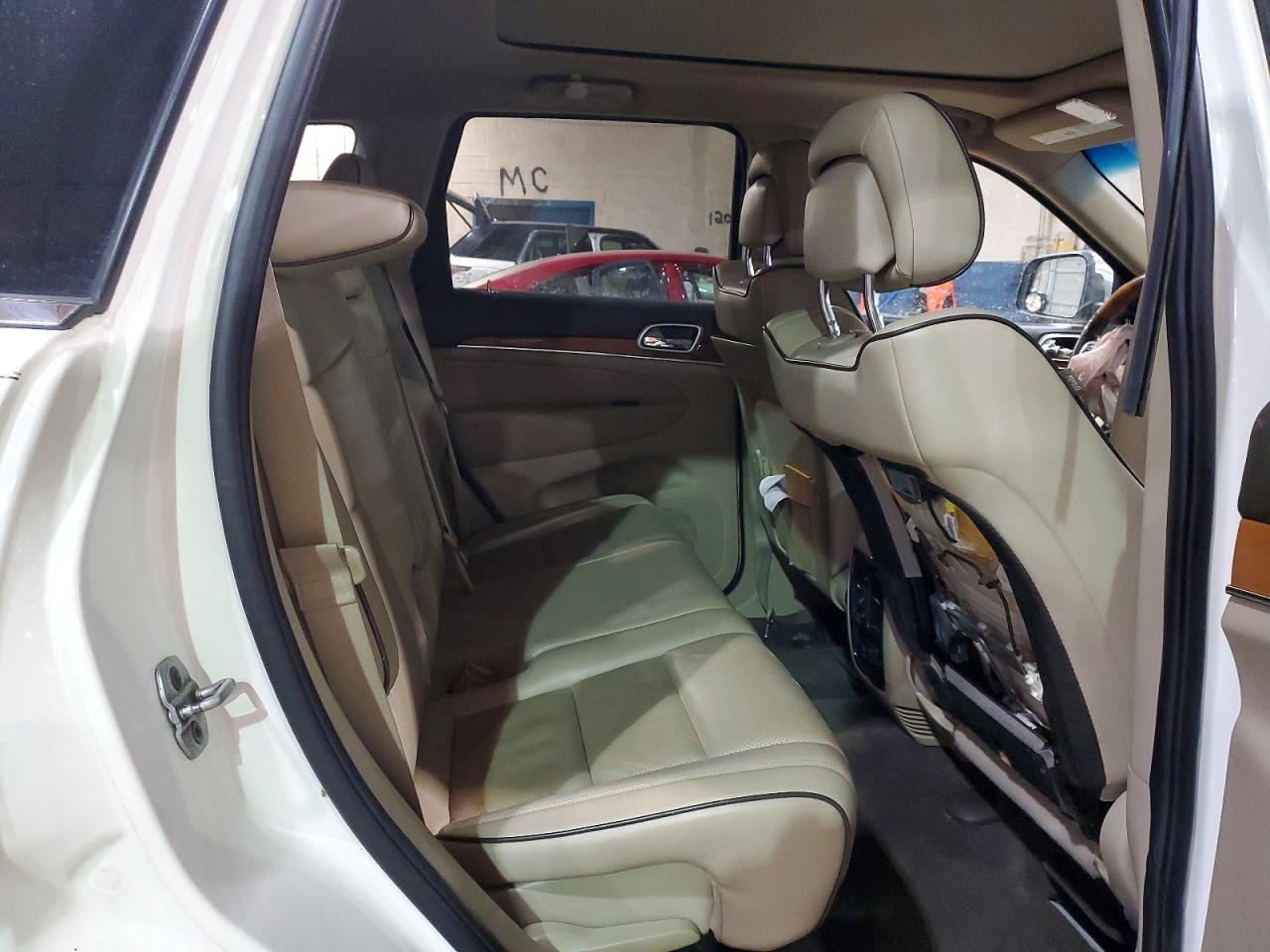 2011 JEEP GRAND CHEROKEE OVERLAND photo 21
