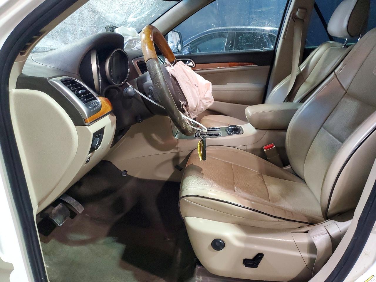 2011 JEEP GRAND CHEROKEE OVERLAND photo 13