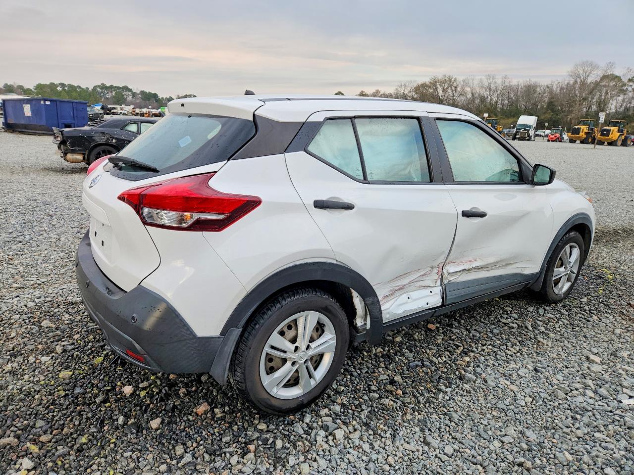 2020 NISSAN KICKS S photo 5