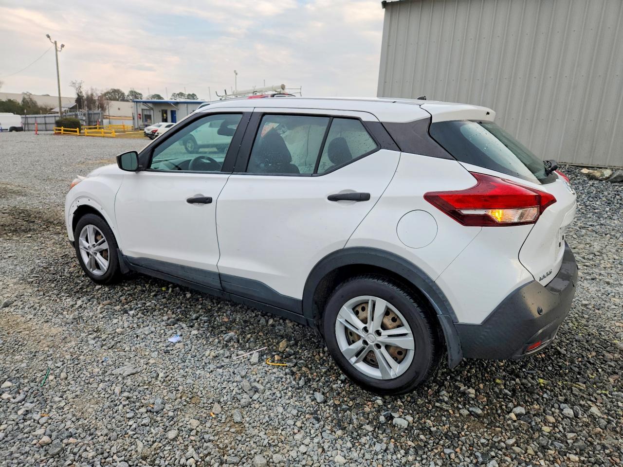 2020 NISSAN KICKS S photo 3