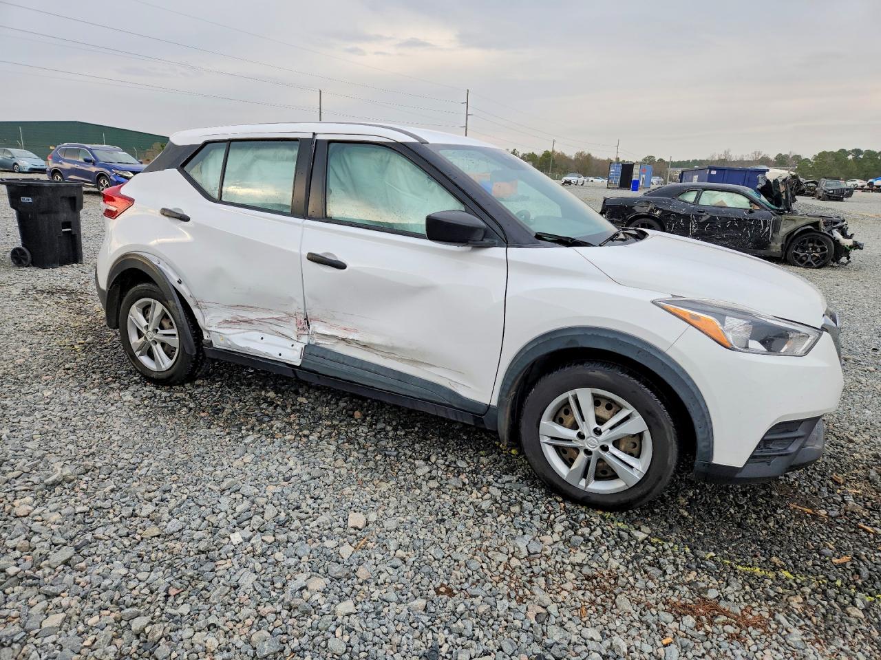2020 NISSAN KICKS S photo 7