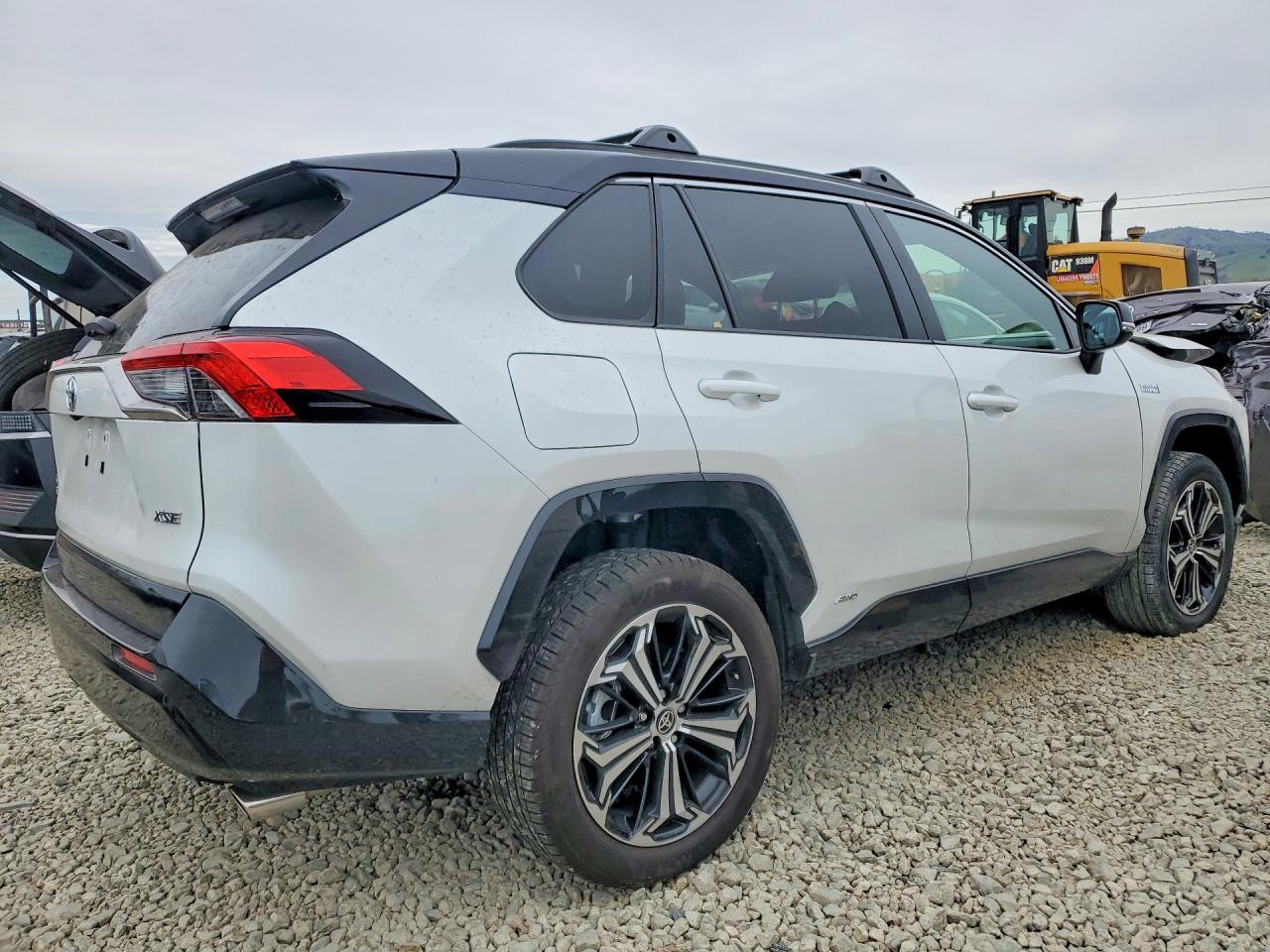 2024 TOYOTA RAV4 PRIME XSE photo 3