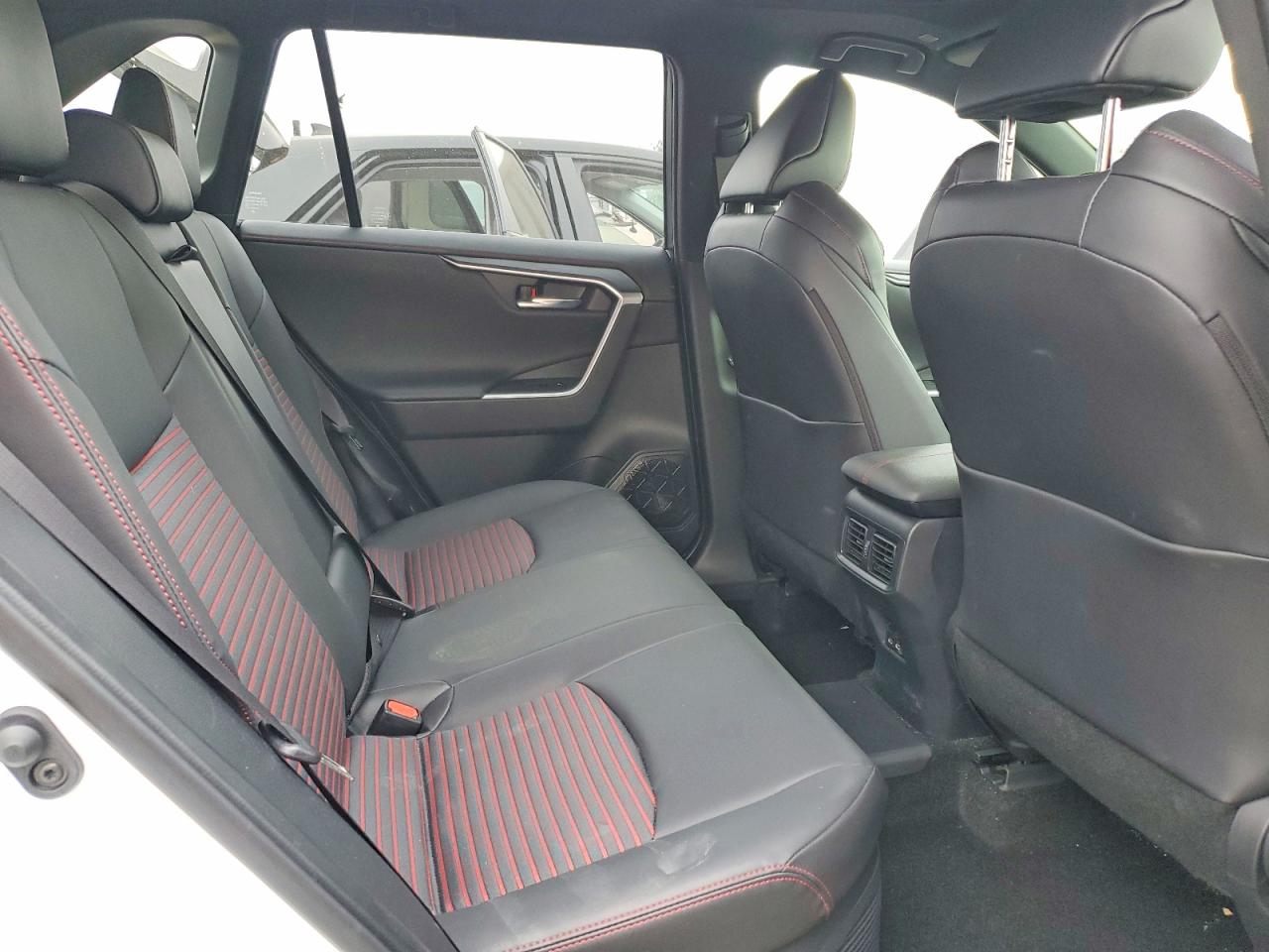 2024 TOYOTA RAV4 PRIME XSE photo 11