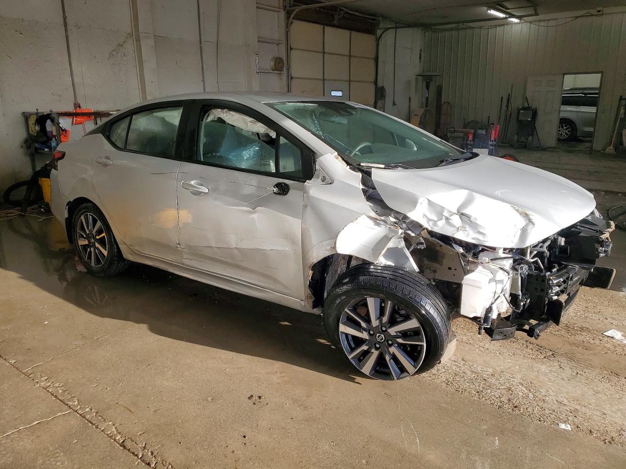 2021 NISSAN VERSA SV photo 4