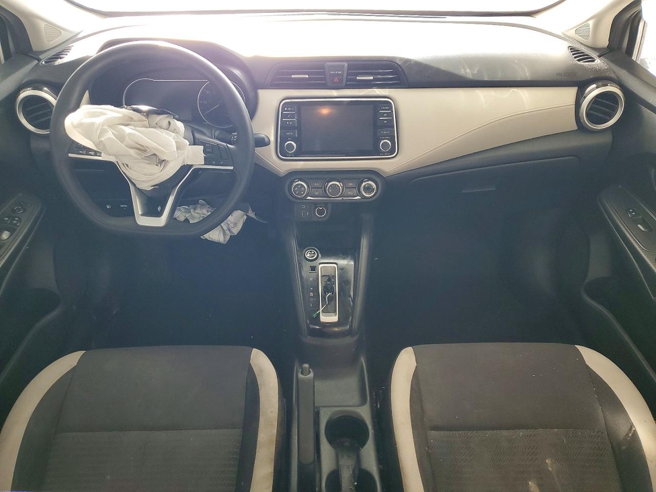 2021 NISSAN VERSA SV photo 8