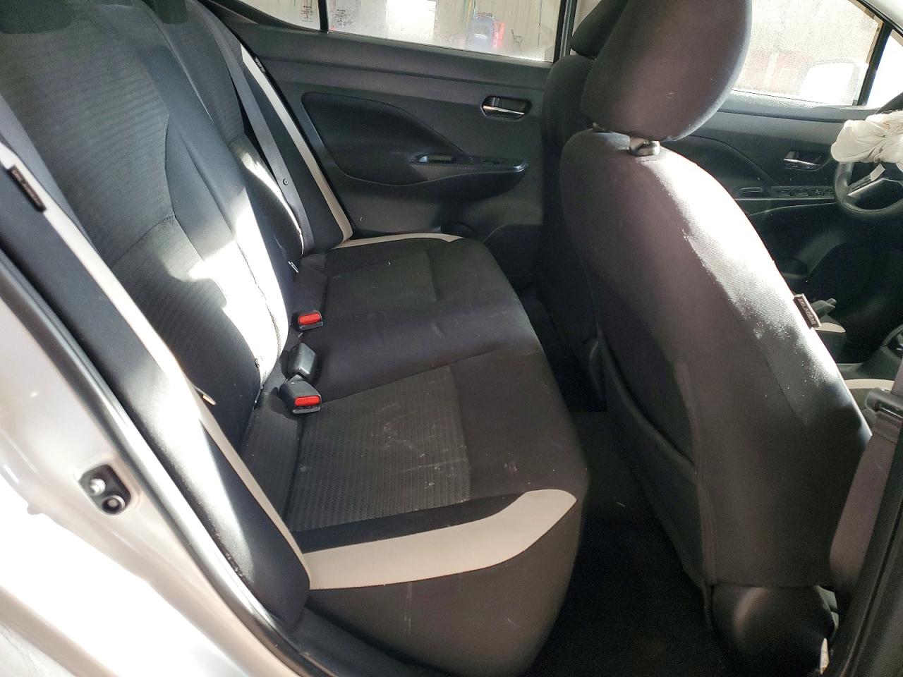 2021 NISSAN VERSA SV photo 10