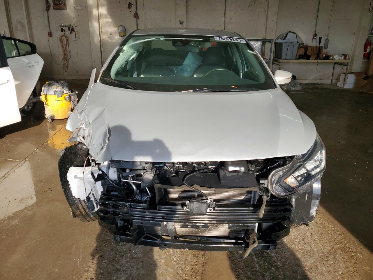 2021 NISSAN VERSA SV photo 5